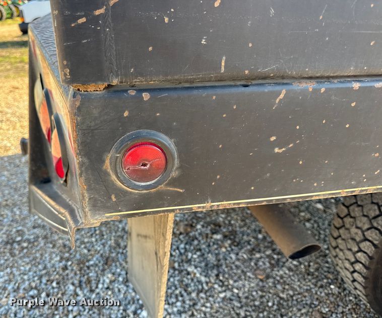 image for item EH6811 2012 Ford  F450 Super Duty XL flatbed truck