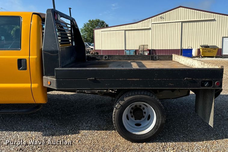 image for item EH6811 2012 Ford  F450 Super Duty XL flatbed truck
