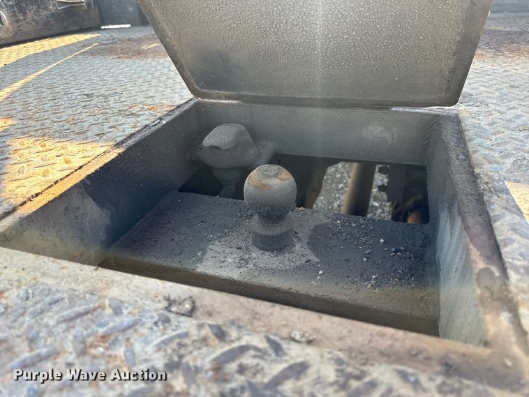 image for item EH6811 2012 Ford  F450 Super Duty XL flatbed truck