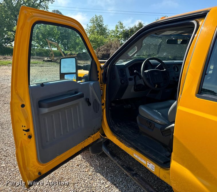 image for item EH6811 2012 Ford  F450 Super Duty XL flatbed truck