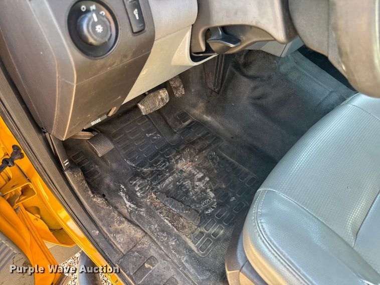 image for item EH6811 2012 Ford  F450 Super Duty XL flatbed truck