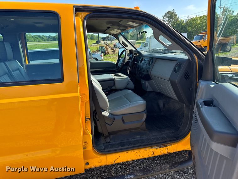 image for item EH6811 2012 Ford  F450 Super Duty XL flatbed truck