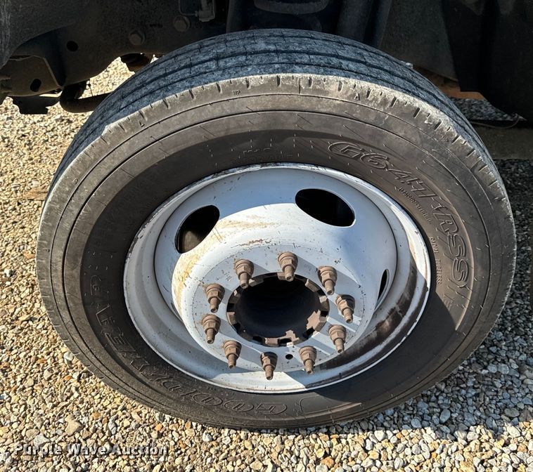 image for item EH6811 2012 Ford  F450 Super Duty XL flatbed truck