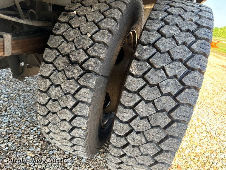 image for item EH6811 2012 Ford  F450 Super Duty XL flatbed truck