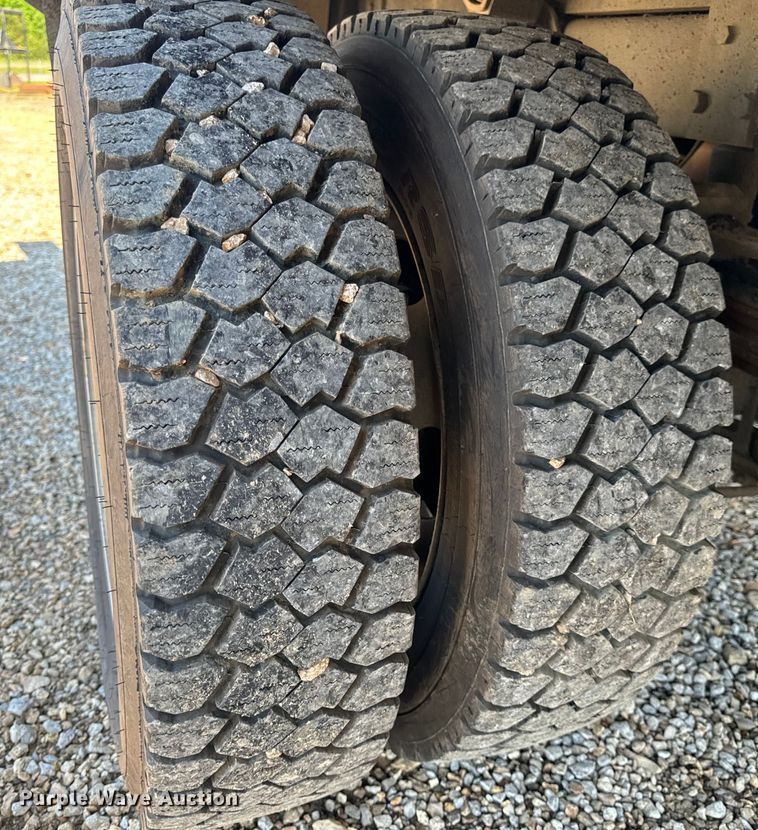 image for item EH6811 2012 Ford  F450 Super Duty XL flatbed truck