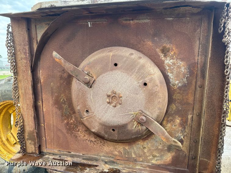 image for item EJ2815 2000 John Deere 6405 tractor