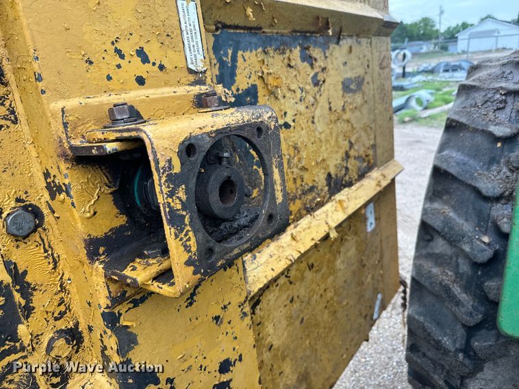 image for item EJ2815 2000 John Deere 6405 tractor