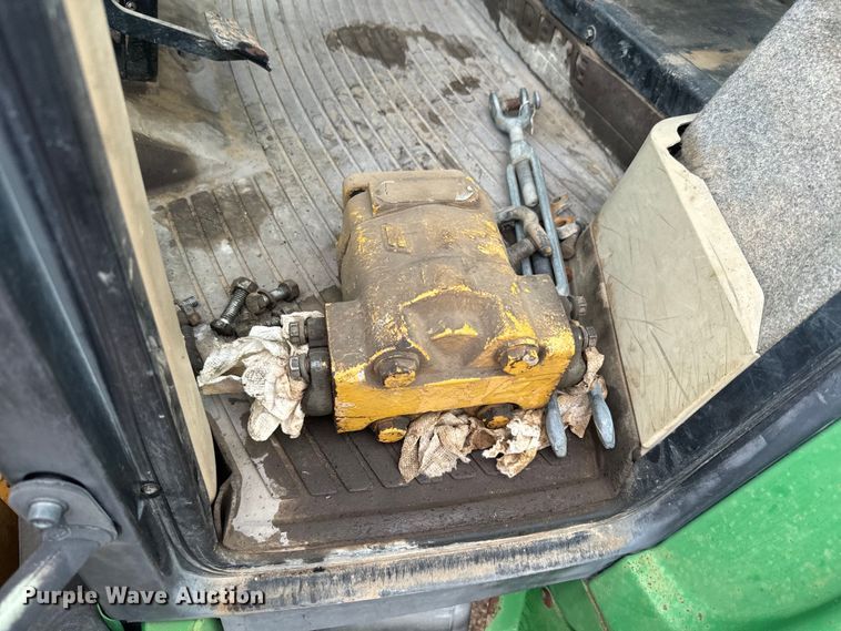 image for item EJ2815 2000 John Deere 6405 tractor