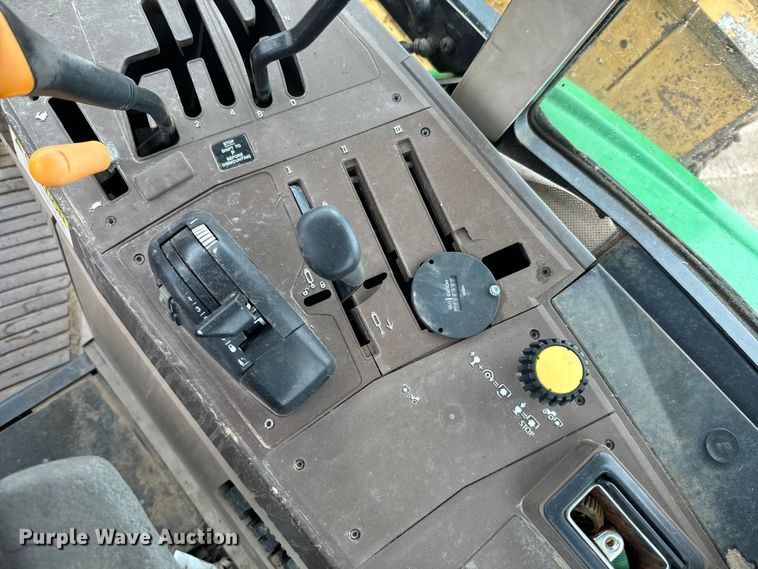 image for item EJ2815 2000 John Deere 6405 tractor