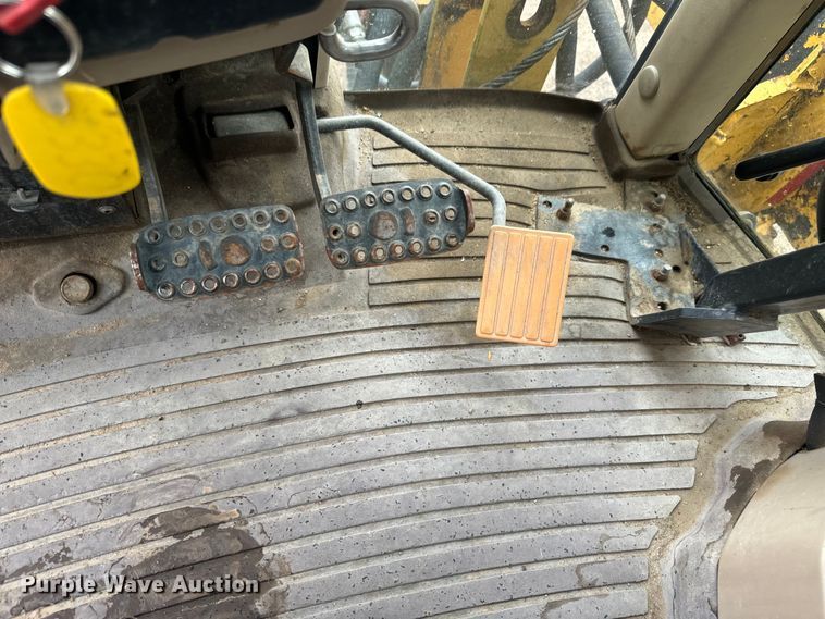 image for item EJ2815 2000 John Deere 6405 tractor