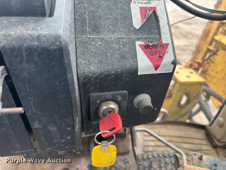 image for item EJ2815 2000 John Deere 6405 tractor