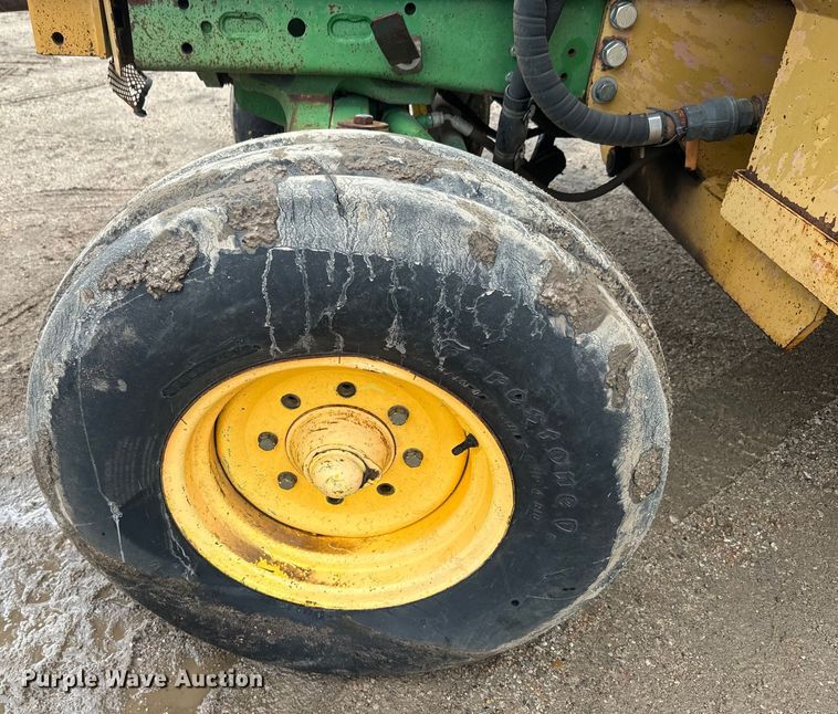 image for item EJ2815 2000 John Deere 6405 tractor