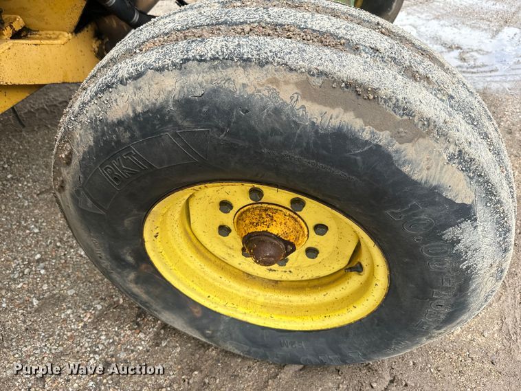 image for item EJ2815 2000 John Deere 6405 tractor