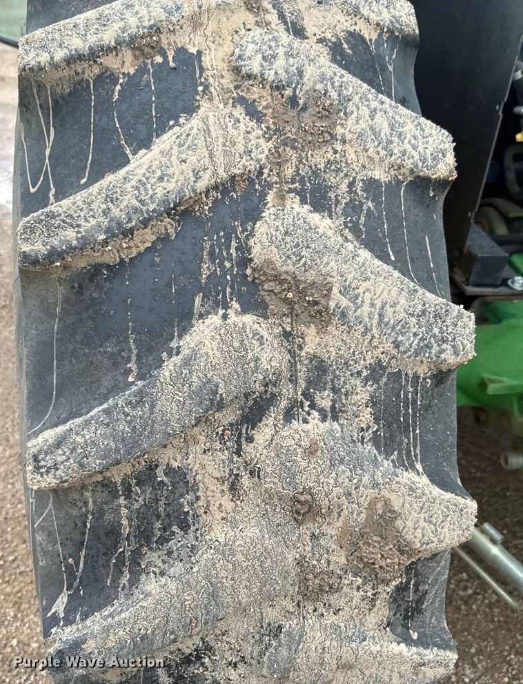 image for item EJ2815 2000 John Deere 6405 tractor