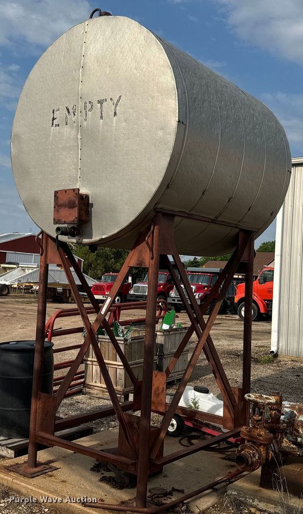 image for item EJ2818 Insulated tank