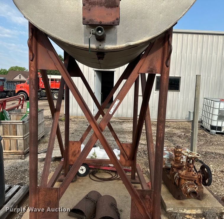 image for item EJ2818 Insulated tank