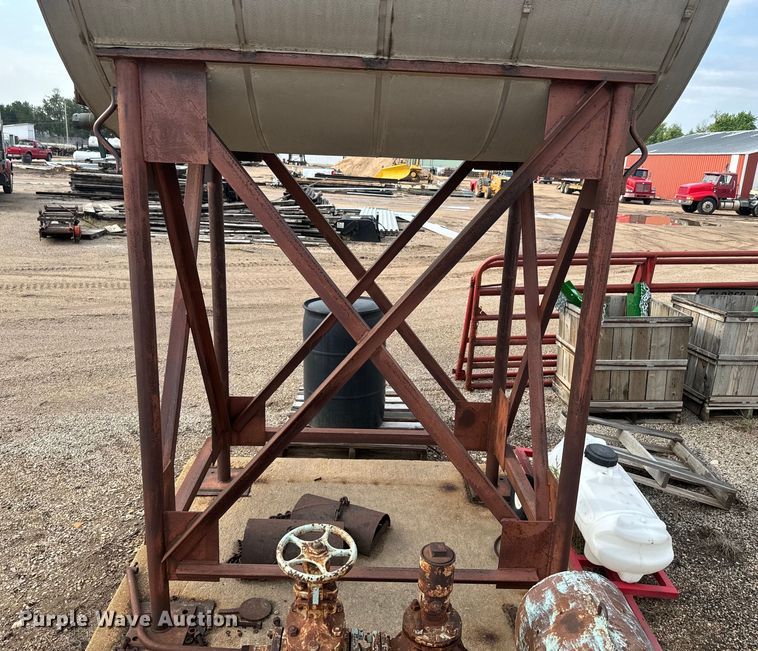 image for item EJ2818 Insulated tank