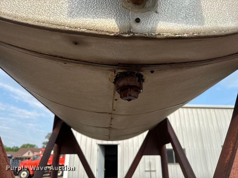 image for item EJ2818 Insulated tank