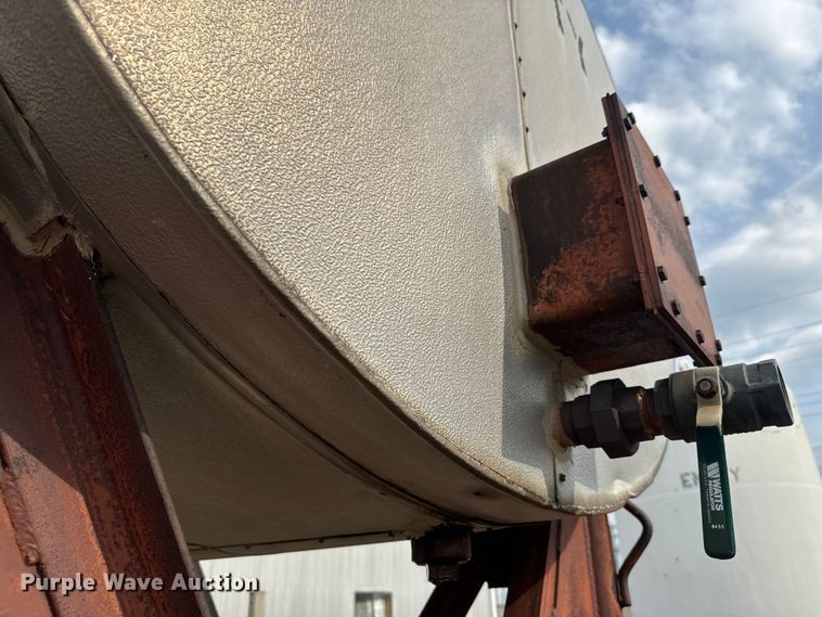 image for item EJ2818 Insulated tank