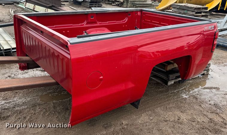 image for item EJ2820 2015 Chevrolet Silverado 3500 LT 8' pickup bed