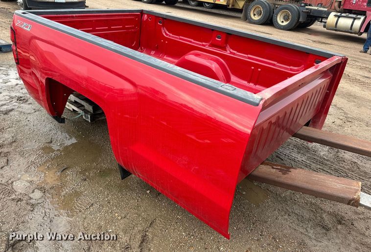 image for item EJ2820 2015 Chevrolet Silverado 3500 LT 8' pickup bed