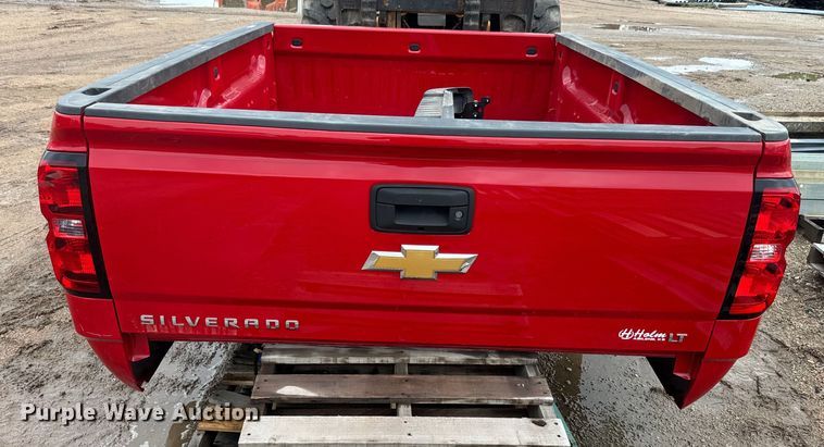 image for item EJ2820 2015 Chevrolet Silverado 3500 LT 8' pickup bed