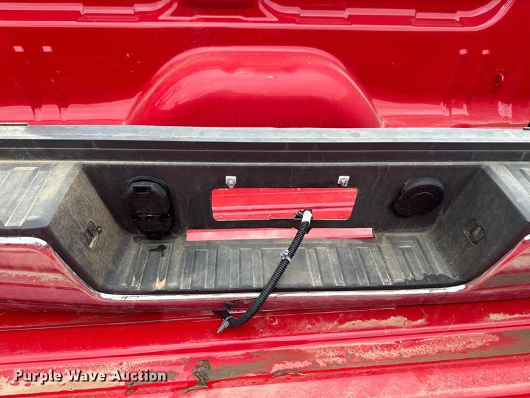 image for item EJ2820 2015 Chevrolet Silverado 3500 LT 8' pickup bed