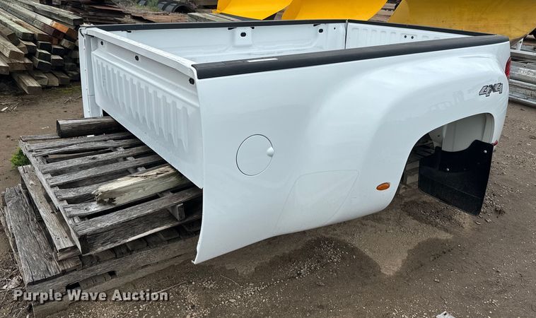 image for item EJ2821 2012 Chevrolet Silverado 3500 LS 8' pickup bed 