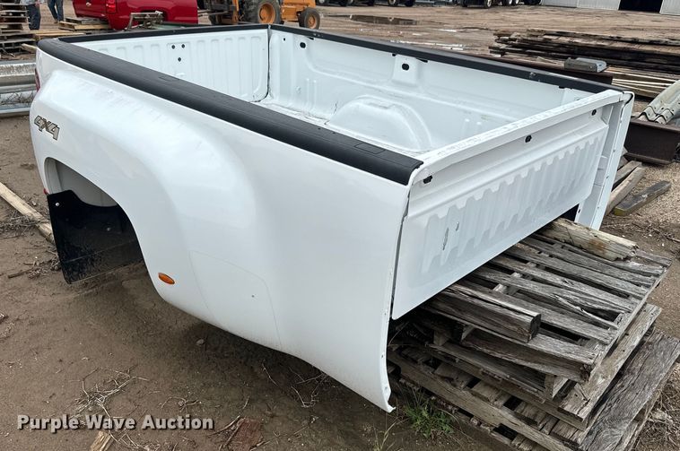 image for item EJ2821 2012 Chevrolet Silverado 3500 LS 8' pickup bed 
