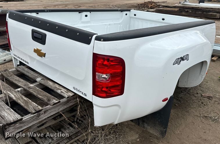 image for item EJ2821 2012 Chevrolet Silverado 3500 LS 8' pickup bed 