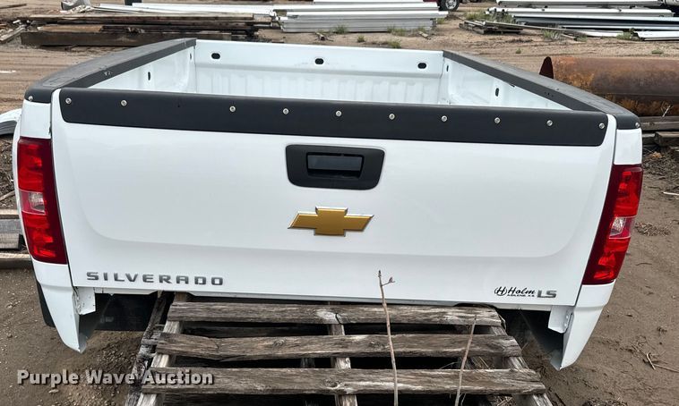 image for item EJ2821 2012 Chevrolet Silverado 3500 LS 8' pickup bed 