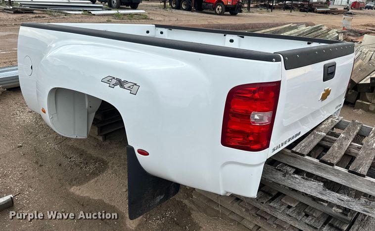 image for item EJ2821 2012 Chevrolet Silverado 3500 LS 8' pickup bed 