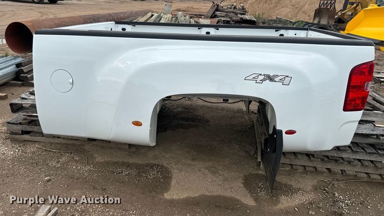 image for item EJ2821 2012 Chevrolet Silverado 3500 LS 8' pickup bed 