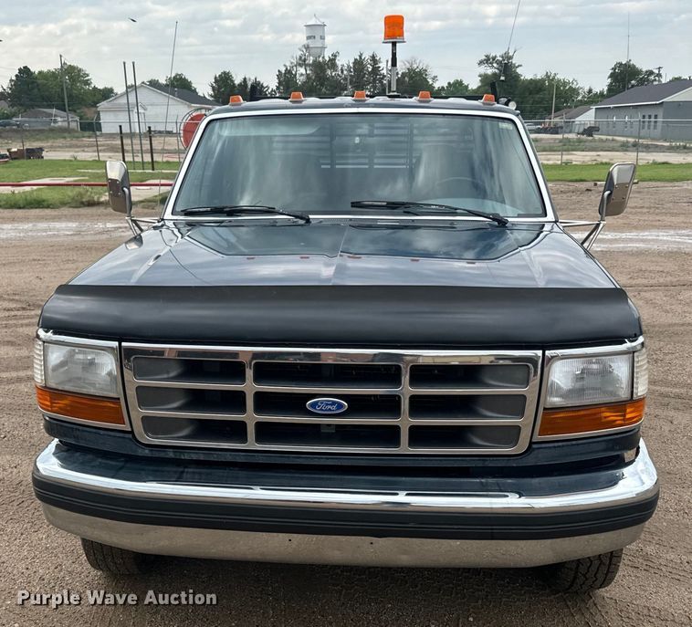 image for item EJ2823 1994 Ford F350 XLT Crew Cab flatbed pickup truck