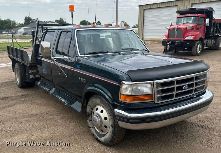 image for item EJ2823 1994 Ford F350 XLT Crew Cab flatbed pickup truck