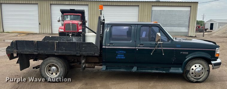 image for item EJ2823 1994 Ford F350 XLT Crew Cab flatbed pickup truck