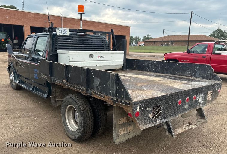 image for item EJ2823 1994 Ford F350 XLT Crew Cab flatbed pickup truck