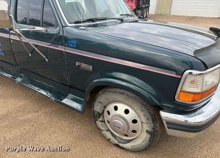 image for item EJ2823 1994 Ford F350 XLT Crew Cab flatbed pickup truck