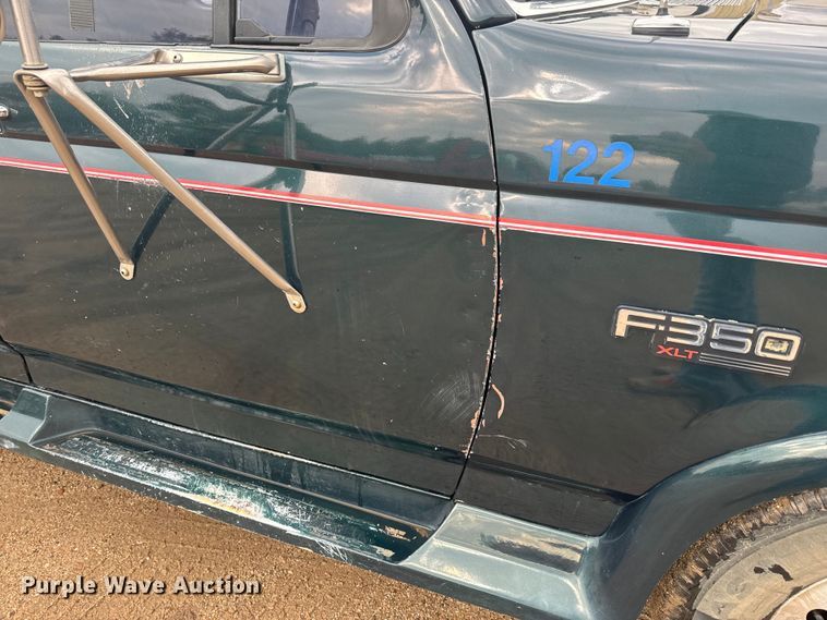 image for item EJ2823 1994 Ford F350 XLT Crew Cab flatbed pickup truck