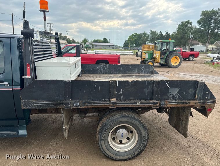 image for item EJ2823 1994 Ford F350 XLT Crew Cab flatbed pickup truck