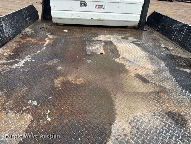 image for item EJ2823 1994 Ford F350 XLT Crew Cab flatbed pickup truck