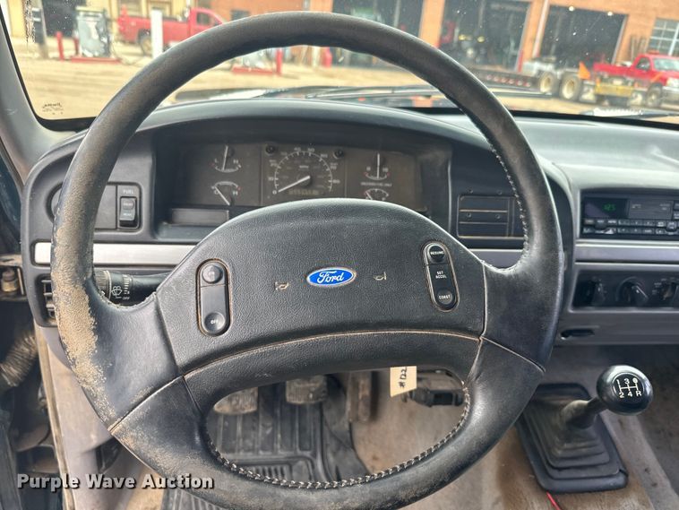 image for item EJ2823 1994 Ford F350 XLT Crew Cab flatbed pickup truck