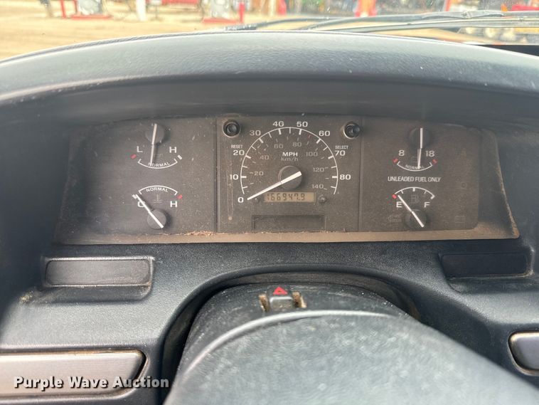 image for item EJ2823 1994 Ford F350 XLT Crew Cab flatbed pickup truck