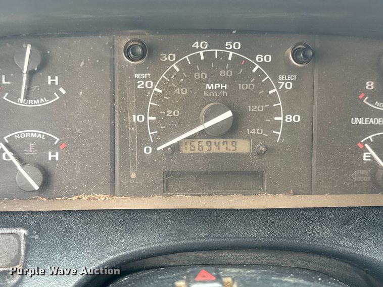 image for item EJ2823 1994 Ford F350 XLT Crew Cab flatbed pickup truck