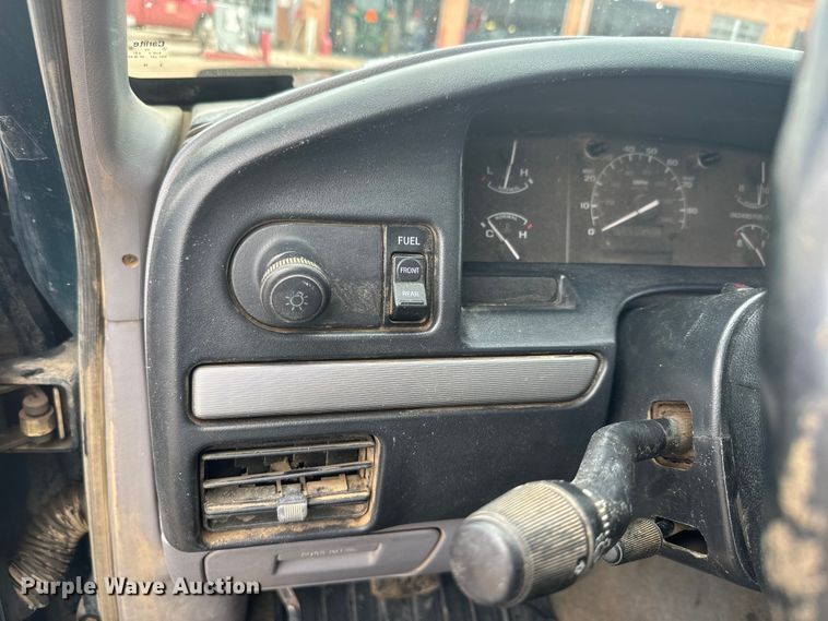 image for item EJ2823 1994 Ford F350 XLT Crew Cab flatbed pickup truck