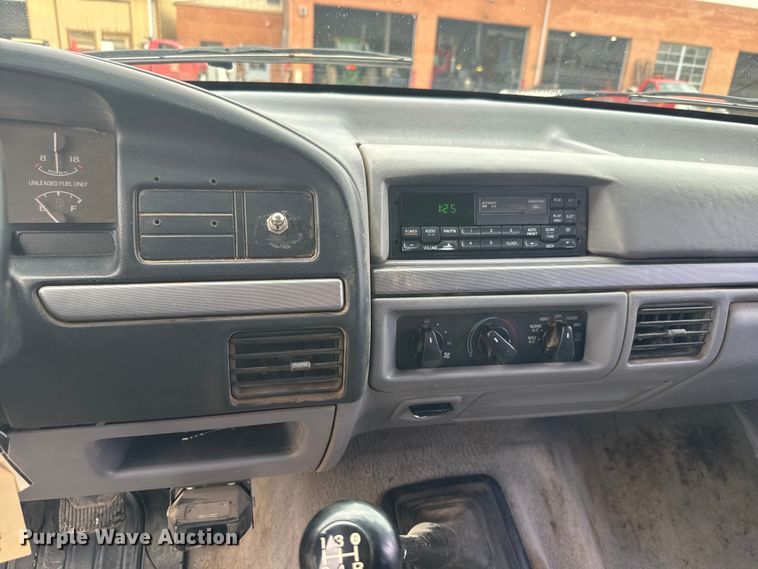 image for item EJ2823 1994 Ford F350 XLT Crew Cab flatbed pickup truck