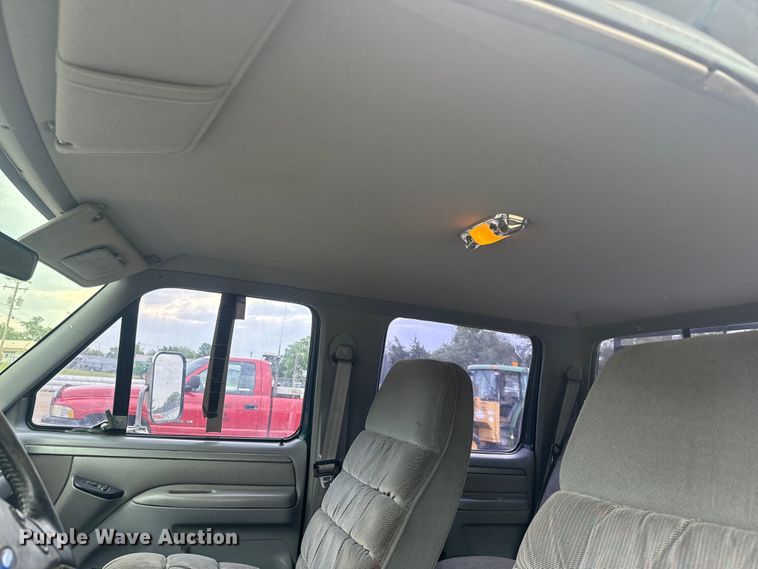 image for item EJ2823 1994 Ford F350 XLT Crew Cab flatbed pickup truck