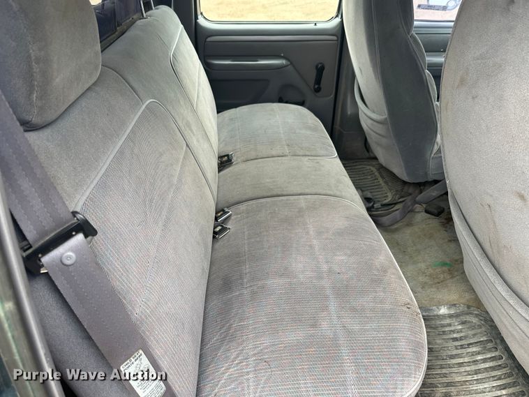 image for item EJ2823 1994 Ford F350 XLT Crew Cab flatbed pickup truck