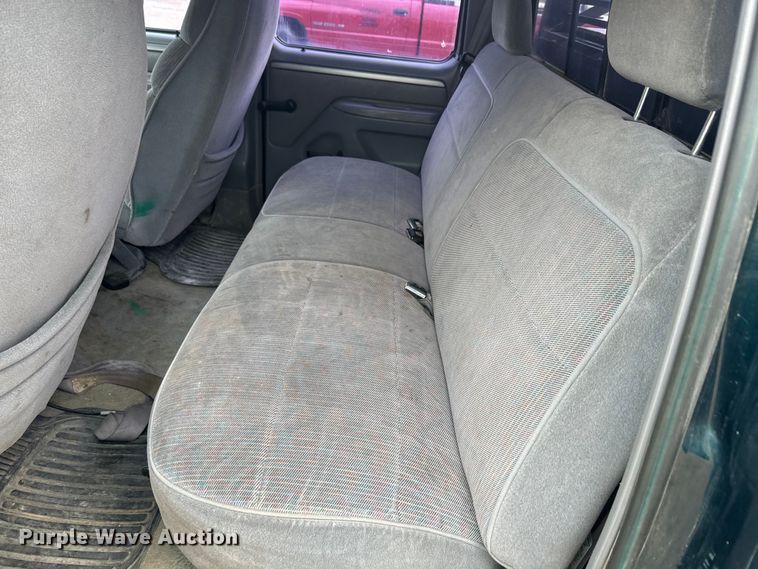 image for item EJ2823 1994 Ford F350 XLT Crew Cab flatbed pickup truck