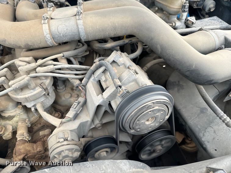 image for item EJ2823 1994 Ford F350 XLT Crew Cab flatbed pickup truck